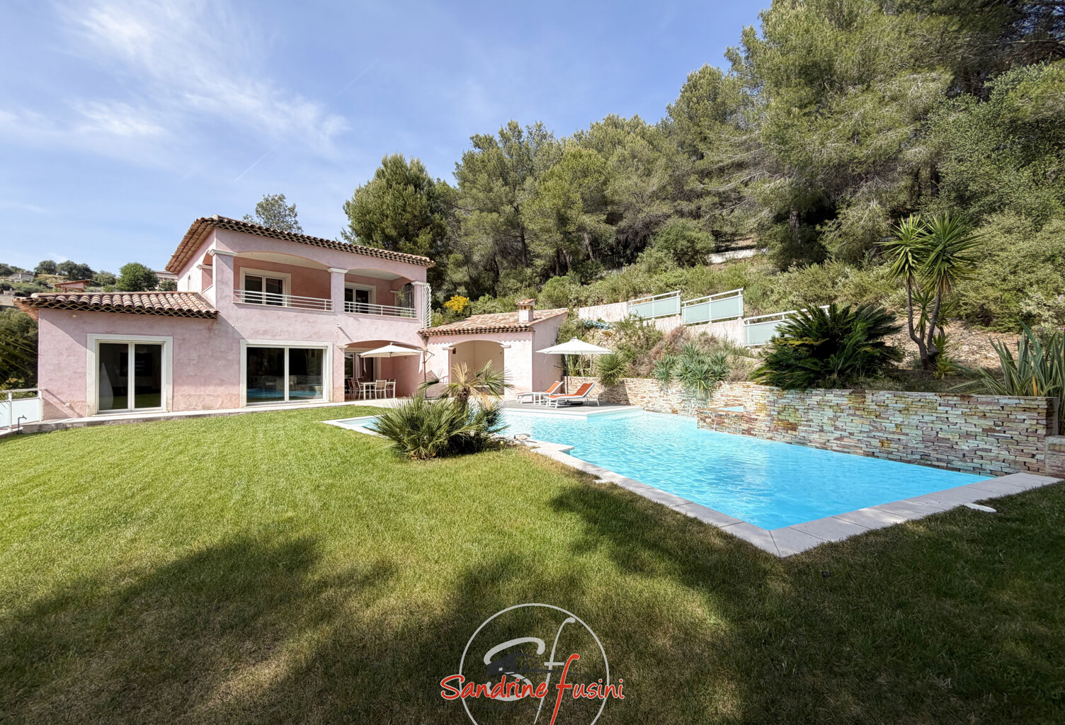 Superbe propriété avec piscine à Saint-Martin-du-Var (06670) — photo 1