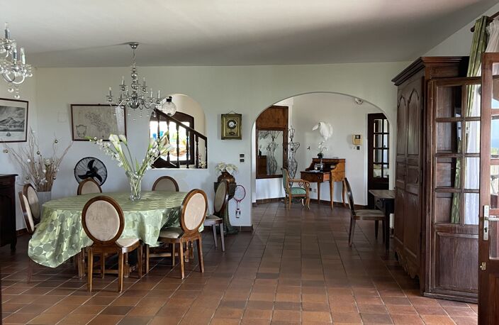 Vente Maison/villa 8 pièces — photo 2