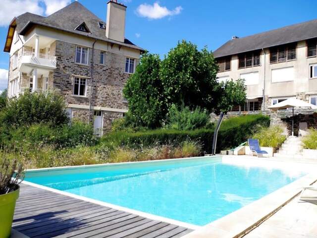 Maison en pierre de 10 pièces principales — photo du bien