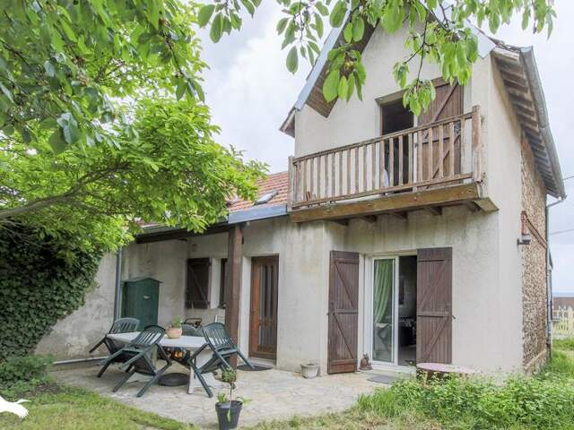 Maison en pierre de 4 pièces principales — photo du bien