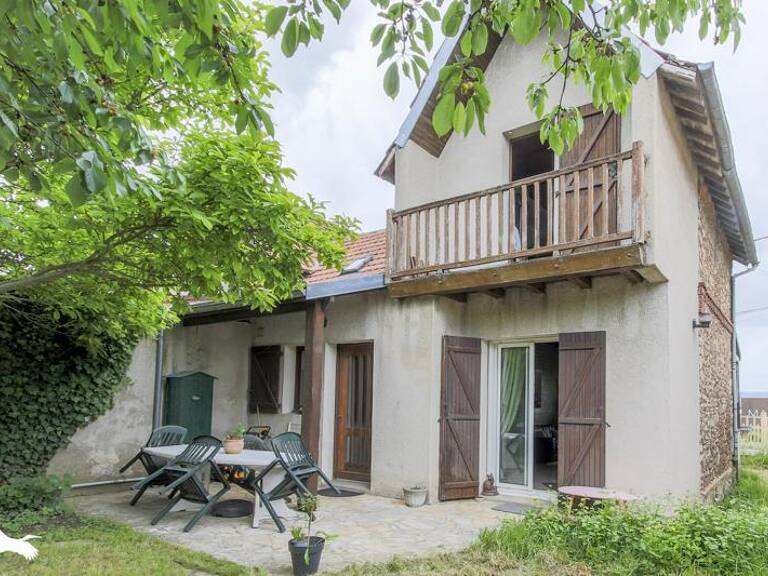 Maison en pierre de 4 pièces principales — photo 1