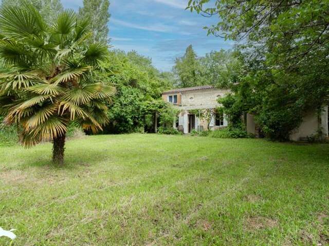 Maison en pierre de 5 pièces principales — photo du bien