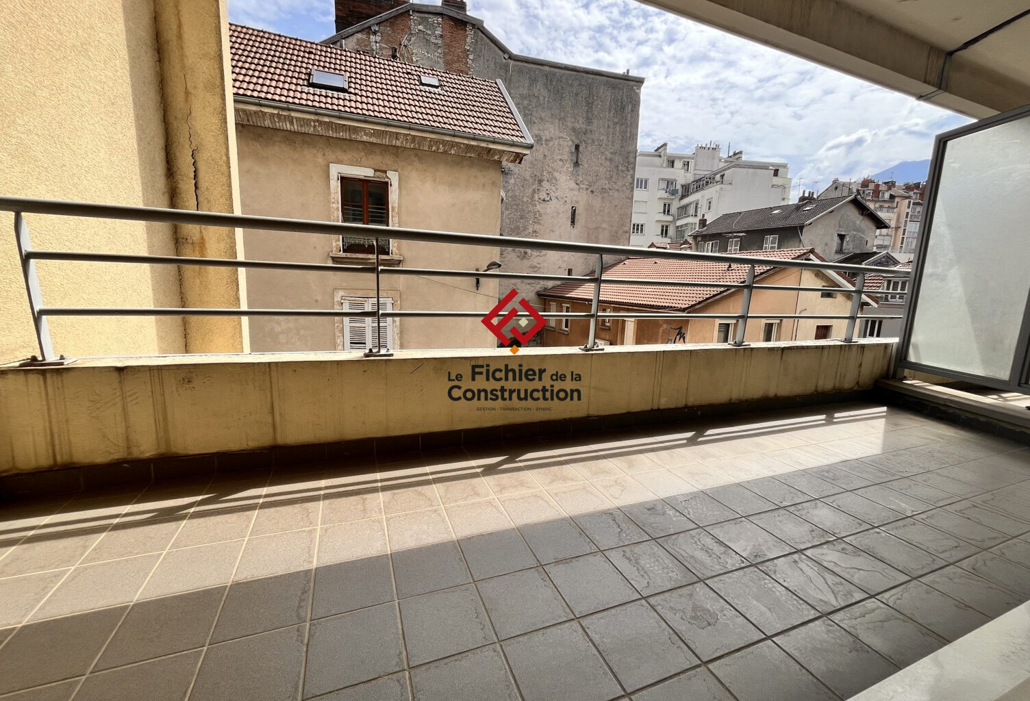 Secteur Europole/ Berriat  T4 avec terrasse plein sud — photo 1