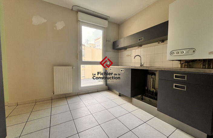 Secteur Europole/ Berriat  T4 avec terrasse plein sud — photo 3