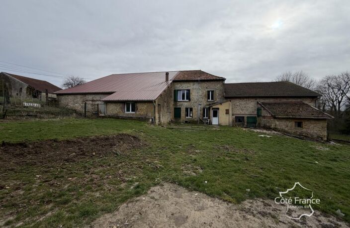 Corps de ferme avec dépendances à Verrières — photo 2