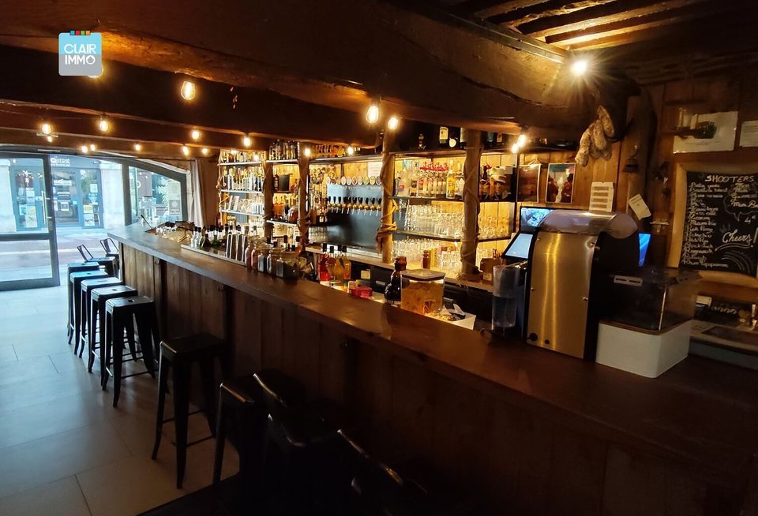 A MACON-CENTRE EN BOURGOGNE PUB/BAR DE 100 M² A VENDRE — photo 1