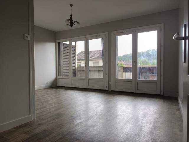 : Appartement T3 traversant (Est/Ouest) avec 2 balcons, parking et cellier – Cœur de ville — photo du bien