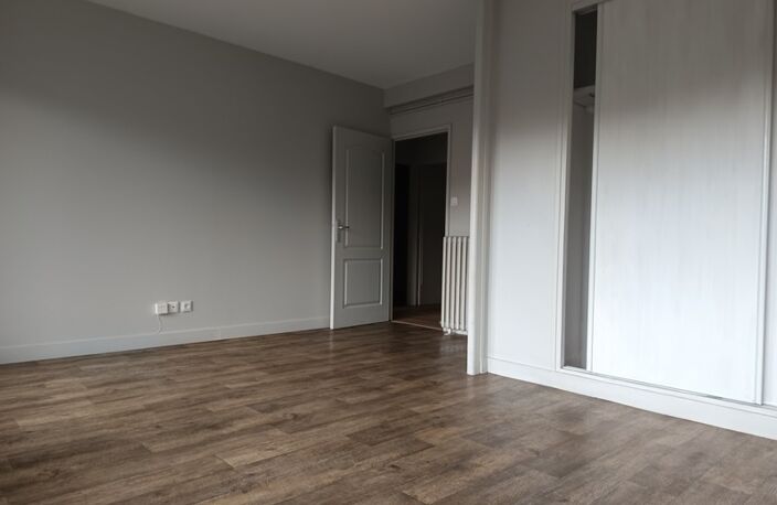 : Appartement T3 traversant (Est/Ouest) avec 2 balcons, parking et cellier – Cœur de ville — photo 2