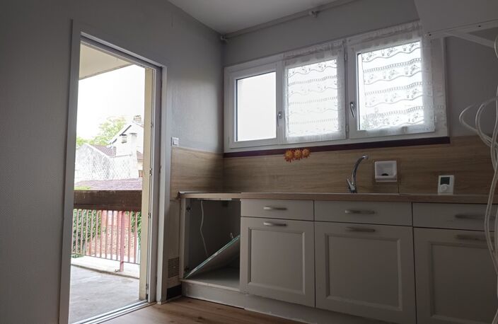 : Appartement T3 traversant (Est/Ouest) avec 2 balcons, parking et cellier – Cœur de ville — photo 3