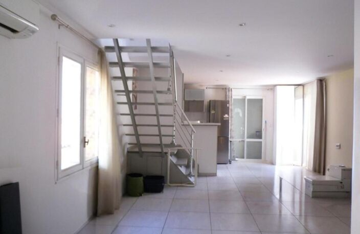 LA PENNE SUR HUVEAUNE Maison de Type 4  avec Terrasse — photo 2