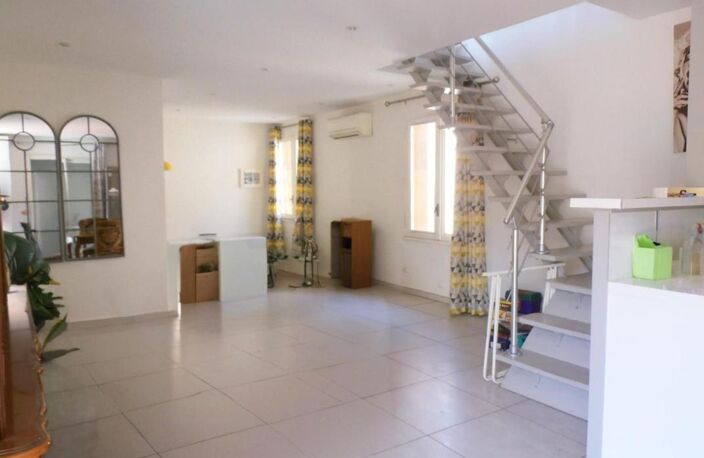 LA PENNE SUR HUVEAUNE Maison de Type 4  avec Terrasse — photo 3