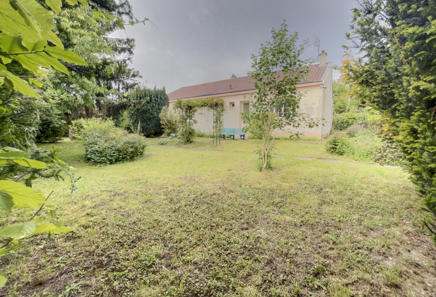 A 15 mn du centre-ville de REIMS, MAISON DE PLAIN PIED SUR 900 M2 DE TERRAIN — photo 1