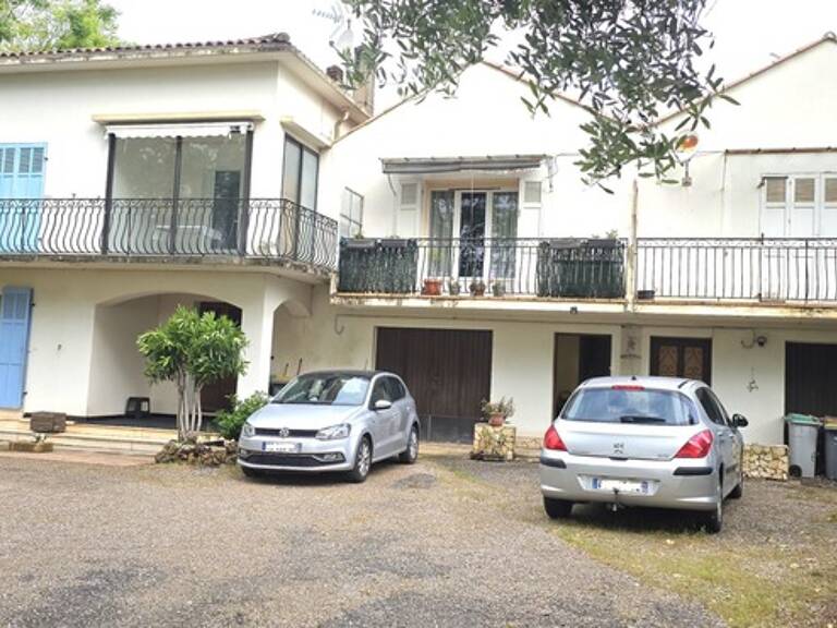 Ensemble immobilier T11 de 279 m2 avec garage, caves et hangar sur 816 m2 de terrain — photo 1