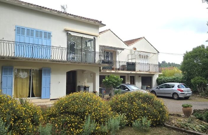 Ensemble immobilier T11 de 279 m2 avec garage, caves et hangar sur 816 m2 de terrain — photo 2