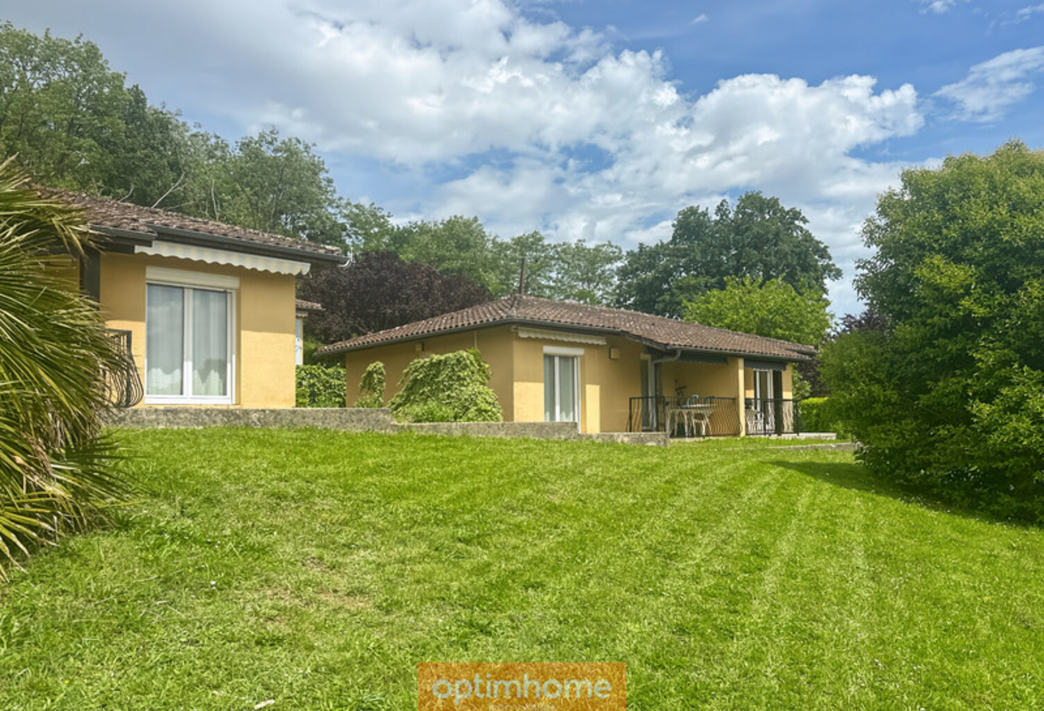 2 PAVILLONS DE PLAIN-PIED COMPOSES DE 4 APPARTEMENTS T2, PARKING ET JARDIN AUTOUR — photo 1