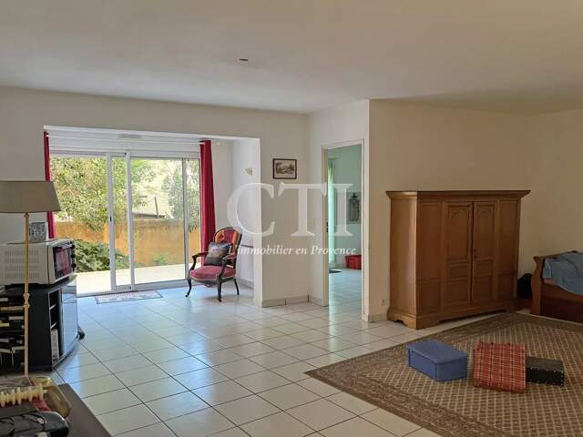 A vendre, appartement T2 au centre de Vaison-La-Romaine avec gar — photo du bien