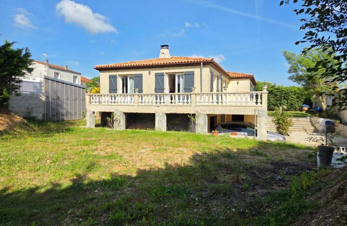 Maison 158 m² habitables 4 chambres 2 SDE/WC + 150 m² d'annexes + Jardin — photo 2