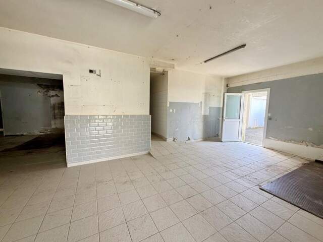 Opportunité investisseur - Local commercial + appartement — photo du bien