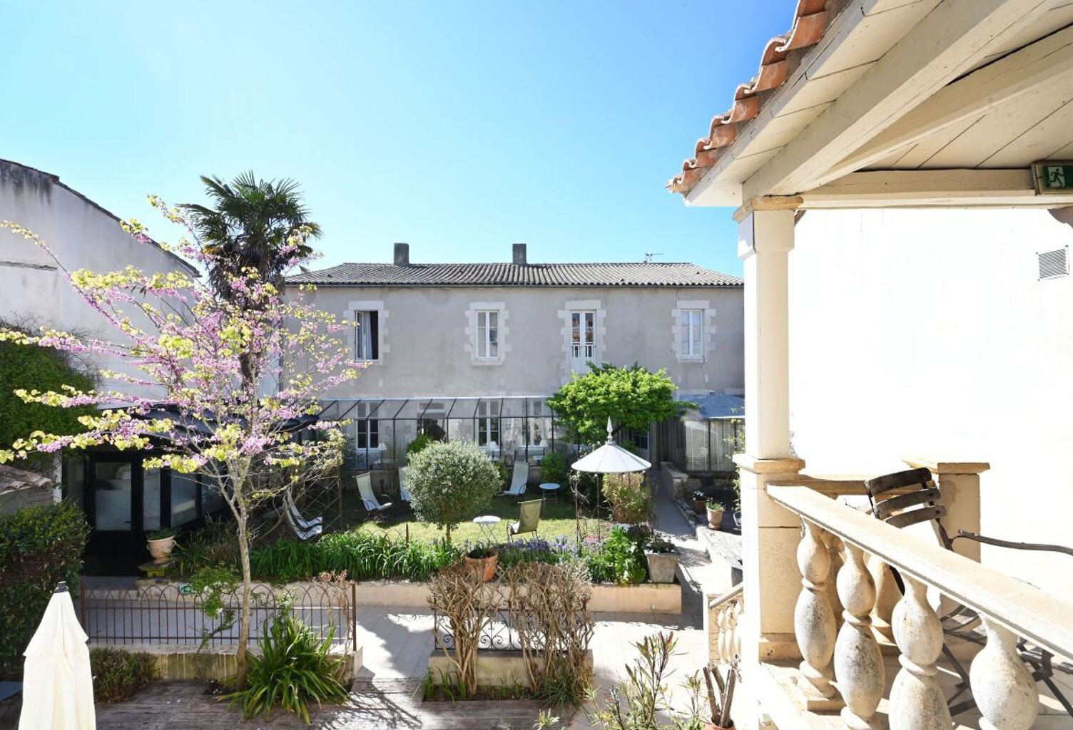 Dans le cœur historique de SAINT MARTIN DE RE bien d'exception de plus de 500 m² habitables — photo 1