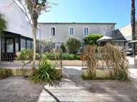 Dans le cœur historique de SAINT MARTIN DE RE bien d'exception de plus de 500 m² habitables — photo 2