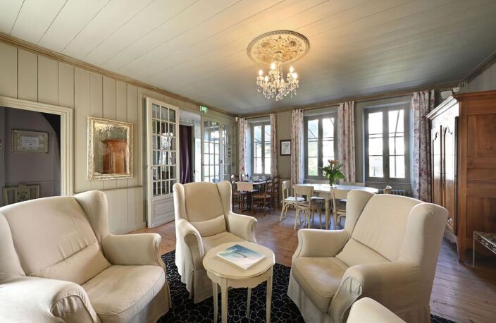 Dans le cœur historique de SAINT MARTIN DE RE bien d'exception de plus de 500 m² habitables — photo 3