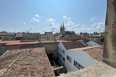 Appartement 1 pièces 896 €