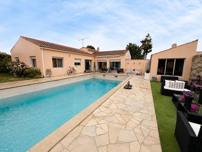 Maison individuelle avec piscine  – Fort potentiel à Charron — photo 1