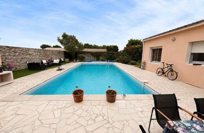 Maison individuelle avec piscine  – Fort potentiel à Charron — photo 2