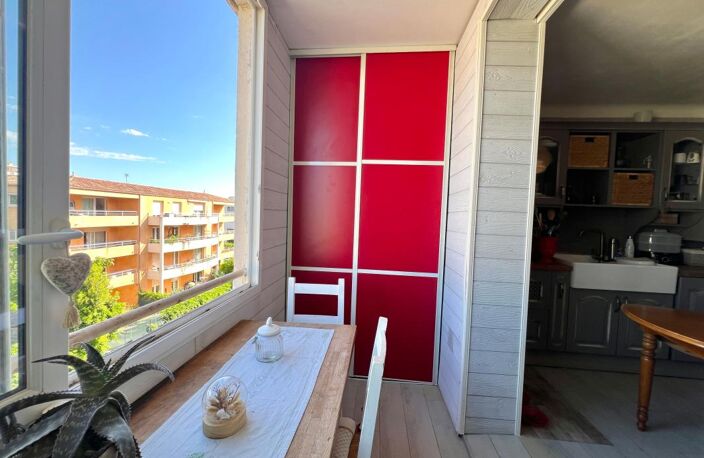 Appartement traversant T3 avec balcon filant, place de stationnement et grande cave — photo 3