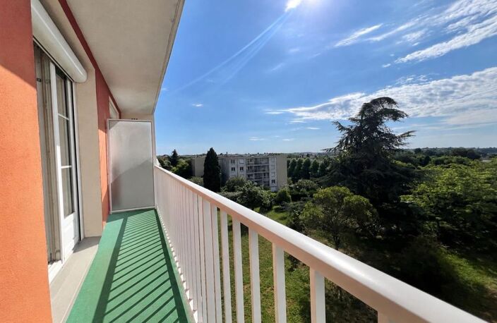 Appartement traversant T3 avec balcon filant, place de stationnement et grande cave — photo 5
