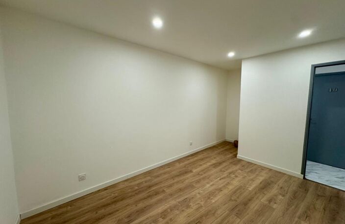 Espace de stockage ou Bureau À Louer — photo 2