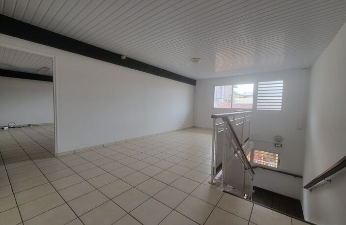 Immeuble commercial r+2 - Cayenne Centre Ville — photo 3