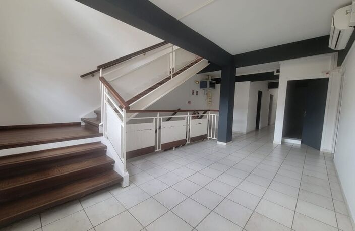 Immeuble commercial r+2 - Cayenne Centre Ville — photo 4