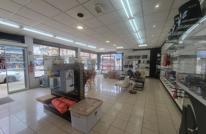 LOCAL COMMERCIAL À LOUER – CENTRE-VILLE DE CAYENNE — photo 4