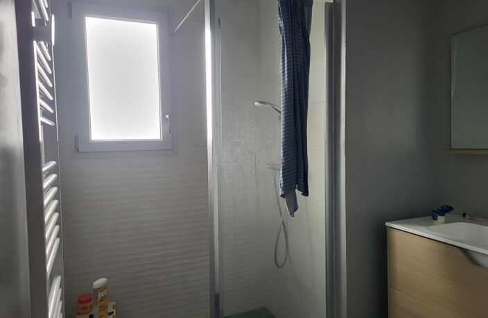Maison à vendre 4 pièces AIRVAULT (79) Terrain 717 m² — photo 4