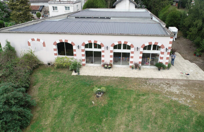 château-Thierry proche à vendre château fin XIX siècle avec salle de réception et dépendances sur un parc de plus de 20000 m2 — photo 5