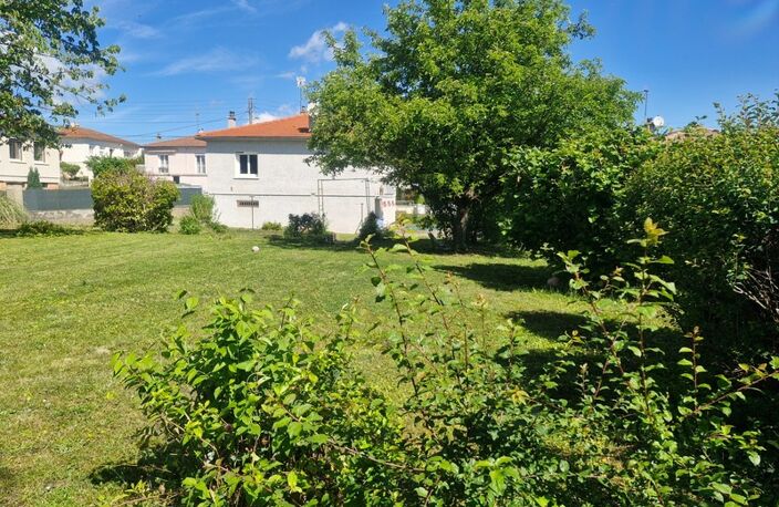 MAISON DE 100M² AVEC 4 CHAMBRES ET BEAU TERRAIN PLAT DE 1382M² ET POSSIBILITE DE DIVISION PARCELLAIRE SUR SECTEUR TRES CALME A UNIEUX — photo 2