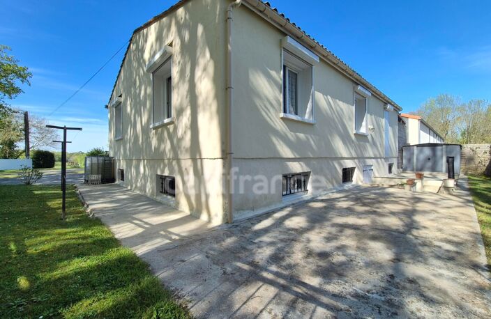 Maison à vendre 6 pièces avec logement indépendant BREUILLET (17) - Garage - Terrain de 758m² — photo 2