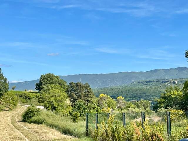 Maison en pierre à rénover avec vue exceptionnelle sur le Luberon –  84400 Apt — photo du bien