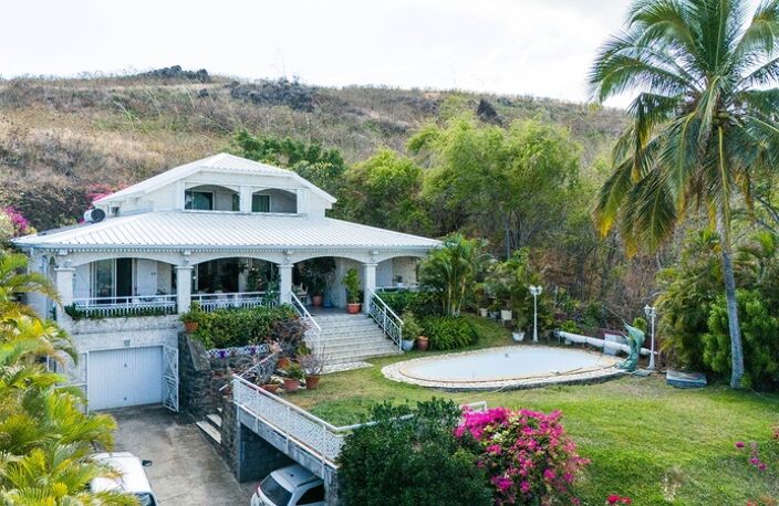 À VENDRE – VILLA D’EXCEPTION AVEC VUE PANORAMIQUE SUR MER ET PORT – SAINT-GILLES LES BAINS — photo 3