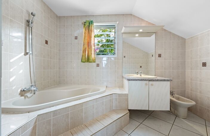 À VENDRE – VILLA D’EXCEPTION AVEC VUE PANORAMIQUE SUR MER ET PORT – SAINT-GILLES LES BAINS — photo 5