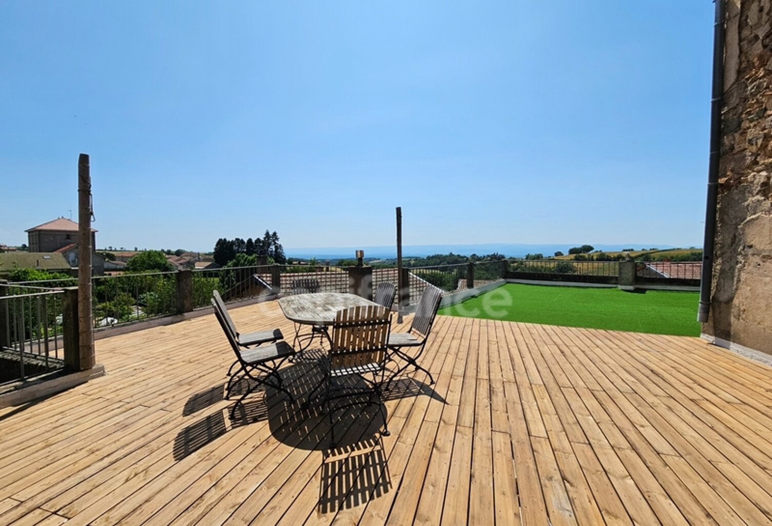 MAISON SPACIEUSE ET ATYPIQUE, 182M2 HABITABLES, 3 CHAMBRES, GRANDE TERRASSE AVEC VUE DÉGAGÉE et IMPRENABLE,10MIN DE L’AUTOROUTE, 1H DE LYON — photo 1