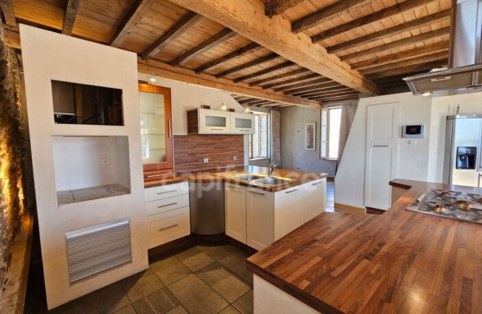 MAISON SPACIEUSE ET ATYPIQUE, 182M2 HABITABLES, 3 CHAMBRES, GRANDE TERRASSE AVEC VUE DÉGAGÉE et IMPRENABLE,10MIN DE L’AUTOROUTE, 1H DE LYON — photo 3