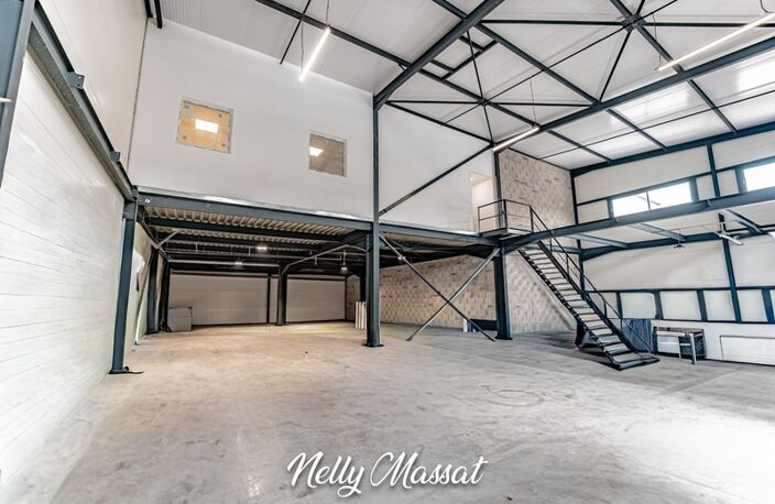 Local/bureau à vendre CHAMBERY (73) - 504 M2 - 5 stationnements - Bissy — photo 2