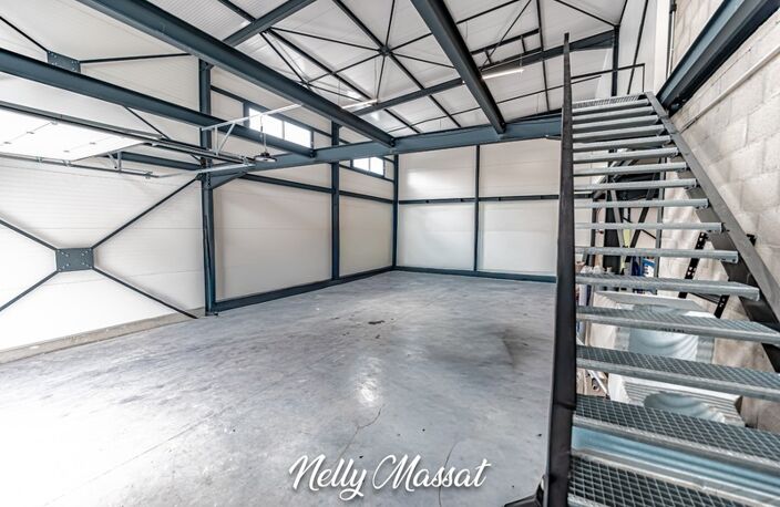Local/bureau à vendre CHAMBERY (73) - 504 M2 - 5 stationnements - Bissy — photo 3