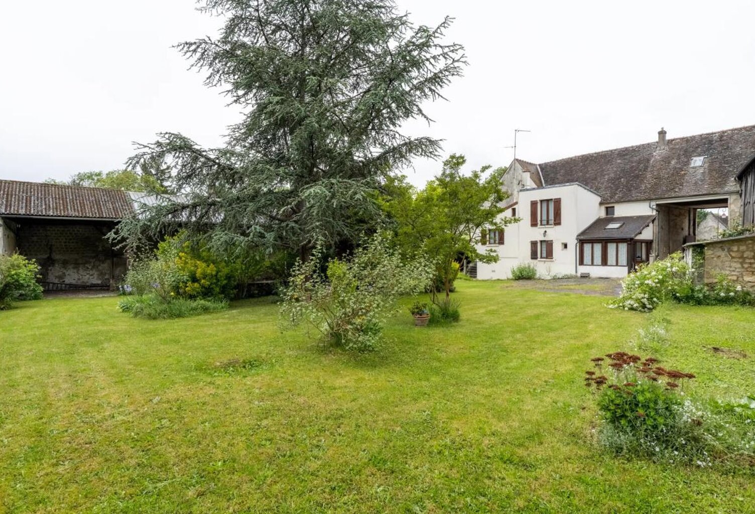 Maison ancienne 5 pièces avec grand terrain loué — photo 1