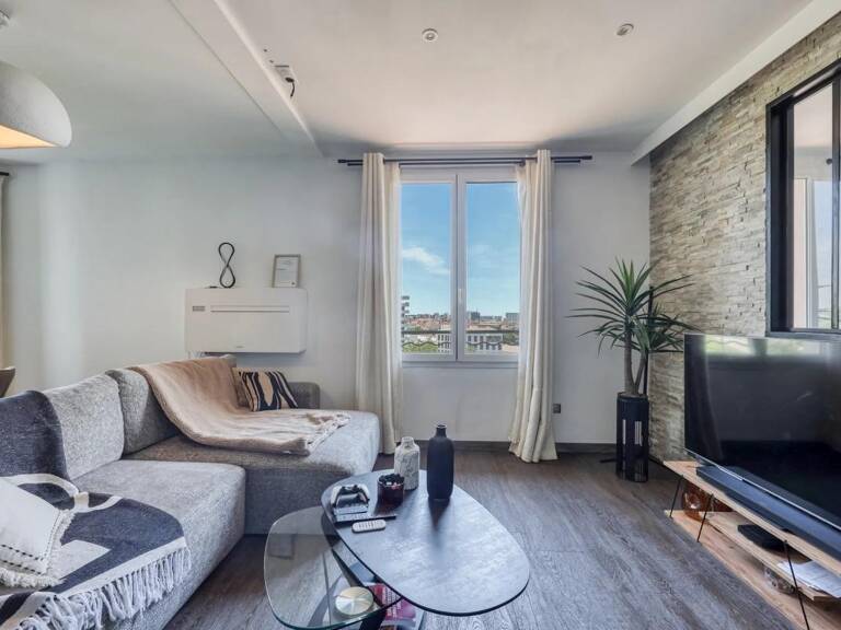 Appartement lumineux 2P de 67 m² à Toulon — photo 1