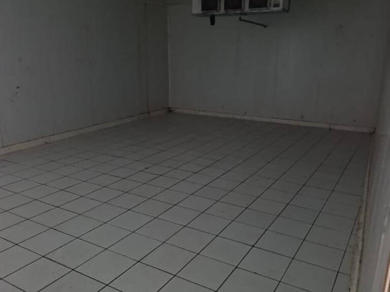 Local de 150 m2 à Saint Denis — photo 1