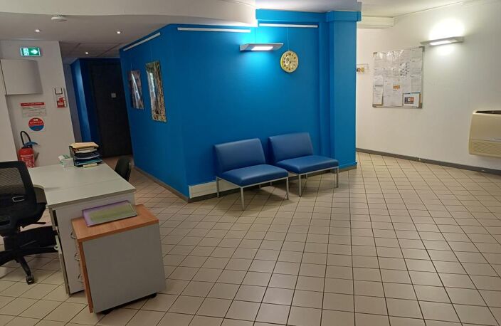 Bureaux 305 m² centre-ville Saint-Denis — photo 2