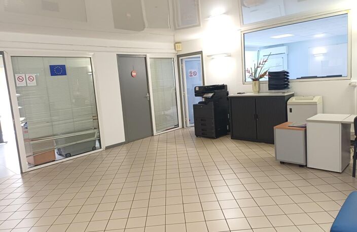 Bureaux 305 m² centre-ville Saint-Denis — photo 3